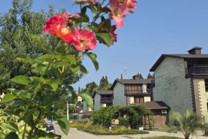 Продам коттедж/дачу 3-х комнатную с общей площадью 88.6м2, на улице Романтиков, Лазаревский район, г. Сочи, Краснодарский край, Россия, агентство JCat