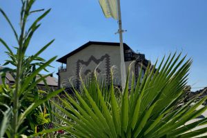 Продам коттедж/дачу 3-х комнатную с общей площадью 88.6м2, на улице Романтиков, Лазаревский район, г. Сочи, Краснодарский край, Россия, агентство JCat