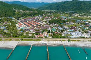 Продам коттедж/дачу 3-х комнатную с общей площадью 88.1м2, на улице Романтиков, Лазаревский район, г. Сочи, Краснодарский край, Россия, агентство JCat