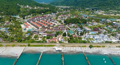 Купить коттедж/дачу 3-х комнатную, 88.1 кв. м. Фотография №1 Продам коттедж/дачу 3-х комнатную с общей площадью 88.1м2, на улице Романтиков, Лазаревский район, г. Сочи, Краснодарский край, Россия, агентство JCat. Фотография №1