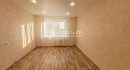 Продам комнату с общей площадью 18м2, 4/5 эт., на улице Мкр лянгасово октябрьская, г. Киров, Кировская обл., Россия, агентство Премьер Недвижимость . Фотография №1