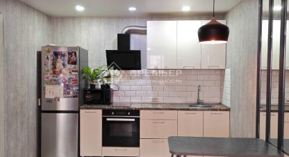 Продам квартиру 2-х комнатную с общей площадью 41м2, 14/18 эт., на улице Московская, г. Киров, Кировская обл., Россия, агентство Премьер Недвижимость . Фотография №1