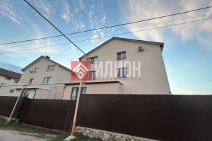 Продам квартиру 1 комнатную с общей площадью 28м2, 2/3 эт., на улице Ивана марченко, г. Тсн родник, Крым авт. респ., Россия, агентство Илион