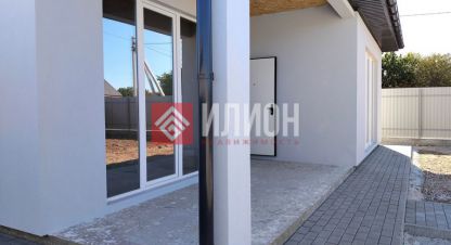 Купить дом 3-х комнатную, 125 кв. м. Фотография №1 Продам дом 3-х комнатный с общей площадью 125м2, на улице 4-я бригада, г. Тсн родник, Крым авт. респ., Россия, агентство Илион. Фотография №1