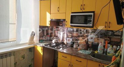 Купить квартиру 3-х комнатную, 58 кв. м. Фотография №1 Продам квартиру 3-х комнатную с общей площадью 58м2, 5/5 эт., на улице Горького, г. Ахтырский, Краснодарский край, Россия, агентство АН Партнерство. Фотография №1