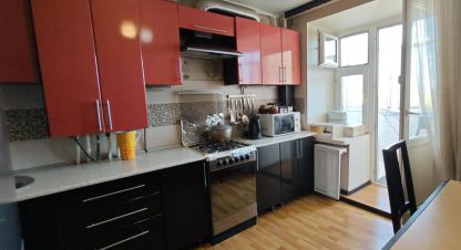 Купить квартиру 1 комнатную, 37.5 кв. м. Фотография №1 Продам квартиру 1 комнатную с общей площадью 37.5м2, 4/5 эт., на улице Гоголя, г. Зеленодольск, Татарстан респ., Россия, агентство Арслан. Фотография №1