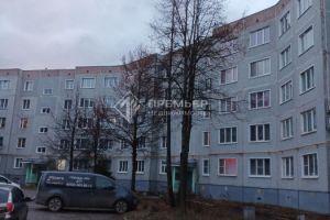 Продам квартиру 4-х комнатную с общей площадью 83.8м2, 4/5 эт., на улице Встречная, г. Слободской, Кировская обл., Россия, агентство Премьер Недвижимость Продам квартиру 4-х комнатную с общей площадью 83.8м2, 4/5 эт., на улице Встречная, г. Слободской, Кировская обл., Россия, агентство Премьер Недвижимость