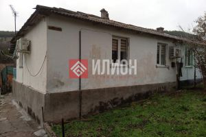 Продам дом 3-х комнатный с общей площадью 58.8м2, на улице Титова, г. Верхнесадовое, Крым авт. респ., Россия, агентство Илион