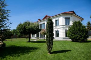 Продам дом 5-ти комнатный с общей площадью 516м2, на улице Аллея защитников 35-й батареи, Гагаринский район, г. Севастополь, Крым авт. респ., Россия, агентство Центр продаж НОВОСТРОЙКИ