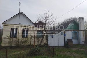 Продам дом 2-х комнатный с общей площадью 36м2, г. Ахтырский, Краснодарский край, Россия, агентство АН "Партнерство"