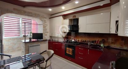 Купить квартиру 3-х комнатную, 71.9 кв. м. Фотография №1 Продам квартиру 3-х комнатную с общей площадью 71.9м2, 3/3 эт., на улице Февральская, г. Углич, Ярославская обл., Россия, агентство Ваш Вариант. Фотография №1