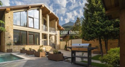 Купить дом 5-ти комнатную, 369 кв. м. Фотография №1 Продам дом 5-ти комнатный с общей площадью 369м2, на улице Переселенческая, г. Сочи, Краснодарский край, Россия, агентство Penny Lane Realty. Фотография №1