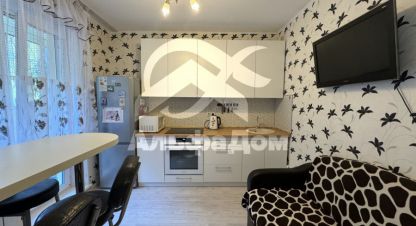 Продам квартиру 1 комнатную с общей площадью 32м2, 1/10 эт., на улице Белопольского, г. Красное поле, Челябинская обл., Россия, агентство Центр недвижимости и Ипотеки АльфаДом. Фотография №1