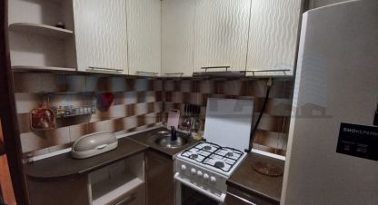 Сдам квартиру 2-х комнатную с общей площадью 49м2, 1/5 эт., на улице Шаумяна ул, Советский район район, г. Челябинск, Челябинская обл., Россия, агентство 74 метра. Фотография №1