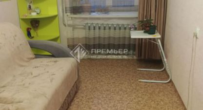 Продам квартиру 3-х комнатную с общей площадью 56.4м2, 3/5 эт., на улице Грина, г. Слободской, Кировская обл., Россия, агентство Премьер Недвижимость . Фотография №1