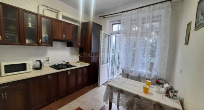 Снять квартиру 1 комнатную, 45 кв. м. Фотография №1 Сдам квартиру 1 комнатную с общей площадью 45м2, 2/5 эт., на улице Челнокова, Гагаринский район, г. Севастополь, Крым авт. респ., Россия, агентство Херсонес Недвижимость. Фотография №1