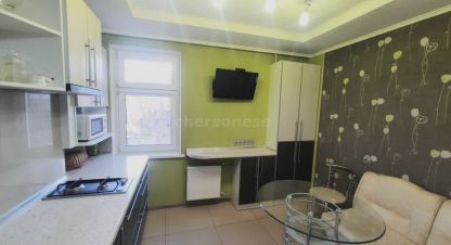 Купить квартиру 1 комнатную, 40 кв. м. Фотография №1 Продам квартиру 1 комнатную с общей площадью 40м2, 3/9 эт., на улице Колобова, Гагаринский район, г. Севастополь, Крым авт. респ., Россия, агентство Херсонес Недвижимость. Фотография №1