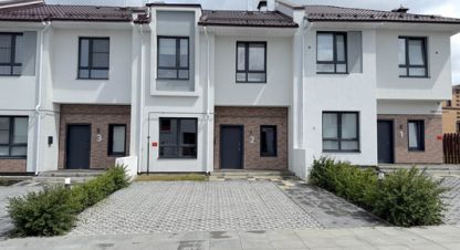 Продам коттедж/дачу 5-ти комнатную с общей площадью 105м2, на улице Абрикосовая ул, Квартал центральный район, г. Екатеринбург, Свердловская обл., Россия, агентство Интернет-партнер. Фотография №1