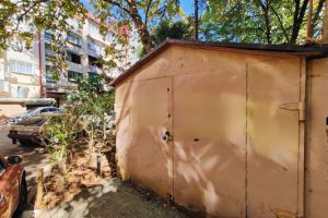 Продам гараж/паркинг с общей площадью 17м2, на улице Островского (центральный) ул, Центральный район, г. Сочи, Краснодарский край, Россия, агентство Интернет-партнер