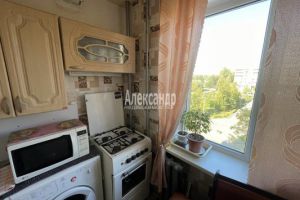 Продам квартиру 3-х комнатную с общей площадью 55.9м2, 4/5 эт., на улице Невская ул, г. Отрадное, Ленинградская обл., Россия, агентство Интернет-партнер