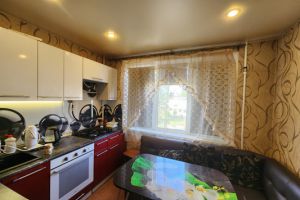 Продам квартиру 2-х комнатную с общей площадью 52.8м2, 2/5 эт., на улице Ленинградская ул, г. Волосово, Ленинградская обл., Россия, агентство Интернет-партнер