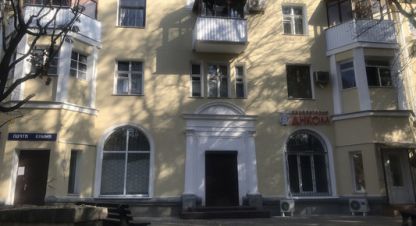 Снять торговое помещение, 13.3 кв. м. Фотография №1 Сдам торговое помещение с общей площадью 13.3м2, на улице Киевская ул, Киевский район, г. Симферополь , Крым авт. респ., Россия, агентство Интернет-партнер. Фотография №1