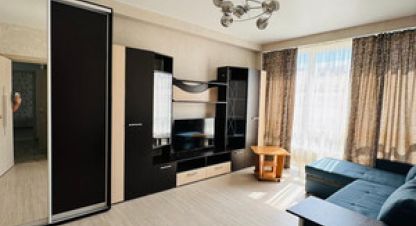 Снять квартиру 2-х комнатную, 60 кв. м. Фотография №1 Сдам квартиру 2-х комнатную с общей площадью 60м2, 9/10 эт., на улице Железнодорожная, Железнодорожный район, г. Симферополь , Крым авт. респ., Россия, агентство Интернет-партнер. Фотография №1