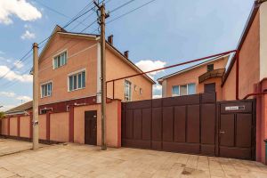 Продам дом 7-ти комнатный с общей площадью 453.2м2, на улице Темиз, Центральный район, г. Симферополь , Крым авт. респ., Россия, агентство Интернет-партнер