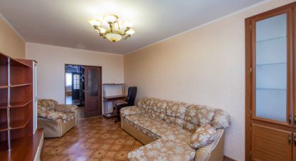 Купить квартиру 3-х комнатную, 70 кв. м. Фотография №1 Продам квартиру 3-х комнатную с общей площадью 70м2, 6/10 эт., на улице Балаклавская ул, Центральный район, г. Симферополь , Крым авт. респ., Россия, агентство Интернет-партнер. Фотография №1