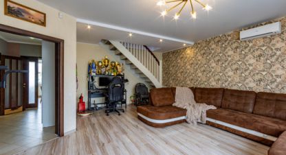 Купить дом в г. Мирное . Фотография №3