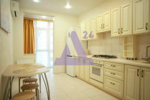 Продам квартиру 1 комнатную с общей площадью 41.5м2, 4/8 эт., на улице Античный, г. Севастополь, Крым авт. респ., Россия, агентство АН Династия 24