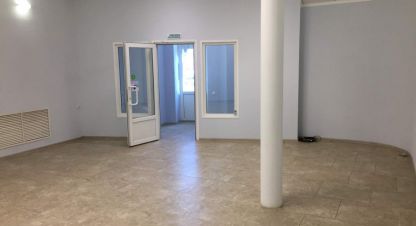 Снять торговое помещение, 55 кв. м. Фотография №1 Сдам торговое помещение с общей площадью 55м2, на улице Вавилова, Октябрьский район, г. Ростов-на-Дону, Ростовская обл., Россия, агентство JCat. Фотография №1