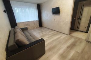 Продам квартиру 1 комнатную с общей площадью 33.3м2, 1/5 эт., на улице Новый быт, Фабричный район, г. Кострома, Костромская обл., Россия, агентство Служба недвижимости СЛАВНА