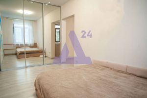 Продам квартиру 2-х комнатную с общей площадью 39м2, 1/3 эт., на улице Катерная, Ленинский район, г. Севастополь, Крым авт. респ., Россия, агентство АН Династия 24