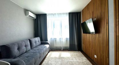 Продам квартиру 1 комнатную с общей площадью 36.8м2, 17/17 эт., на улице Поляничко, Ленинский район, г. Оренбург, Оренбургская обл., Россия, агентство Бюро недвижимости Быстровой. Фотография №1