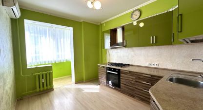 Купить квартиру 1 комнатную, 36 кв. м. Фотография №1 Продам квартиру 1 комнатную с общей площадью 36м2, 4/14 эт., на улице Илекская, Ленинский район, г. Оренбург, Оренбургская обл., Россия, агентство Бюро недвижимости Быстровой. Фотография №1