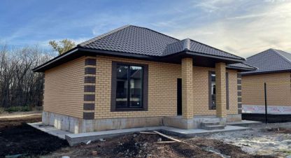 Купить коттедж/дачу 2-х комнатную, 95 кв. м. Фотография №1 Продам коттедж/дачу 2-х комнатную с общей площадью 95м2, на улице Кленовая, г. Подгородняя покровка, Оренбургская обл., Россия, агентство Бюро недвижимости Быстровой. Фотография №1