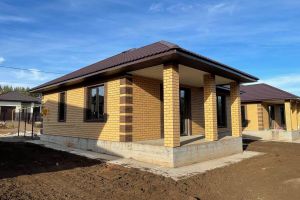 Продам коттедж/дачу 3-х комнатную с общей площадью 96.8м2, на улице Кленовая, г. Подгородняя покровка, Оренбургская обл., Россия, агентство Бюро недвижимости Быстровой Продам коттедж/дачу 3-х комнатную с общей площадью 96.8м2, на улице Кленовая, г. Подгородняя покровка, Оренбургская обл., Россия, агентство Бюро недвижимости Быстровой