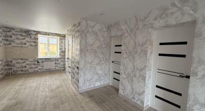 Продам квартиру 3-х комнатную с общей площадью 55м2, 2/2 эт., на улице Сиреневая, г. Посёлок ный, Оренбургская обл., Россия, агентство Бюро недвижимости Быстровой. Фотография №1