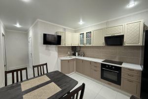 Продам квартиру 1 комнатную с общей площадью 45м2, 6/17 эт., на улице Поляничко, Ленинский район, г. Оренбург, Оренбургская обл., Россия, агентство Бюро недвижимости Быстровой Продам квартиру 1 комнатную с общей площадью 45м2, 6/17 эт., на улице Поляничко, Ленинский район, г. Оренбург, Оренбургская обл., Россия, агентство Бюро недвижимости Быстровой