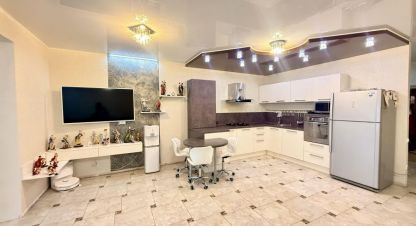 Купить дом 3-х комнатную, 167.2 кв. м. Фотография №1 Продам дом 3-х комнатный с общей площадью 167.2м2, на улице Муромская, г. Ивановка, Оренбургская обл., Россия, агентство Бюро недвижимости Быстровой. Фотография №1