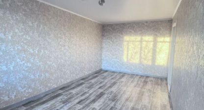 Купить квартиру 2-х комнатную, 50.6 кв. м. Фотография №1 Продам квартиру 2-х комнатную с общей площадью 50.6м2, 7/9 эт., на улице Салмышская, г. Оренбург, Оренбургская обл., Россия, агентство Бюро недвижимости Быстровой. Фотография №1