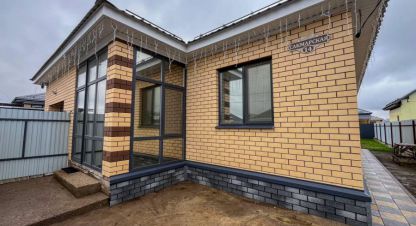 Купить дом 3-х комнатную, 120 кв. м. Фотография №1 Продам дом 3-х комнатный с общей площадью 120м2, на улице Сакмарская, г. Ивановка, Оренбургская обл., Россия, агентство Бюро недвижимости Быстровой. Фотография №1