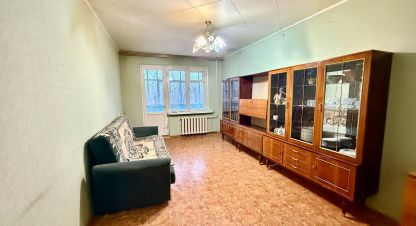 Купить квартиру 2-х комнатную, 46.9 кв. м. Фотография №1 Продам квартиру 2-х комнатную с общей площадью 46.9м2, 3/5 эт., на улице Театральная, г. Оренбург, Оренбургская обл., Россия, агентство Бюро недвижимости Быстровой. Фотография №1