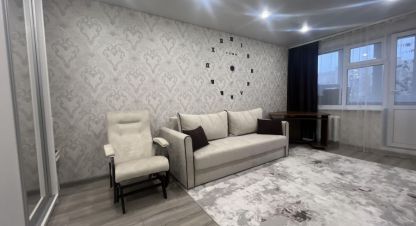 Купить квартиру 1 комнатную, 33 кв. м. Фотография №1 Продам квартиру 1 комнатную с общей площадью 33м2, 3/9 эт., на улице Салмышская, г. Оренбург, Оренбургская обл., Россия, агентство Бюро недвижимости Быстровой. Фотография №1