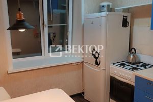 Продам квартиру 1 комнатную с общей площадью 32м2, 5/5 эт., на улице М-н  якиманиха, Фабричный район, г. Кострома, Костромская обл., Россия, агентство Вектор