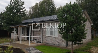 Купить дом 4-х комнатную, 105 кв. м. Фотография №1 Продам дом 4-х комнатный с общей площадью 105м2, г. Алешково д, Ярославская обл., Россия, агентство Вектор. Фотография №1