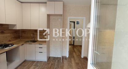 Продам квартиру 1 комнатную с общей площадью 40.5м2, 1/5 эт., на улице Коммунаров, Фабричный район, г. Кострома, Костромская обл., Россия, агентство Вектор. Фотография №1