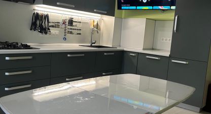 Купить квартиру 2-х комнатную, 63.3 кв. м. Фотография №1 Продам квартиру 2-х комнатную с общей площадью 63.3м2, 8/9 эт., на улице Южная, г. Новороссийск, Краснодарский край, Россия, агентство JCat. Фотография №1