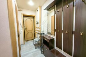 Продам квартиру 2-х комнатную с общей площадью 42.3м2, 1/5 эт., на улице Жукова, г. Ярославль, Ярославская обл., Россия, агентство PRO недвжимость